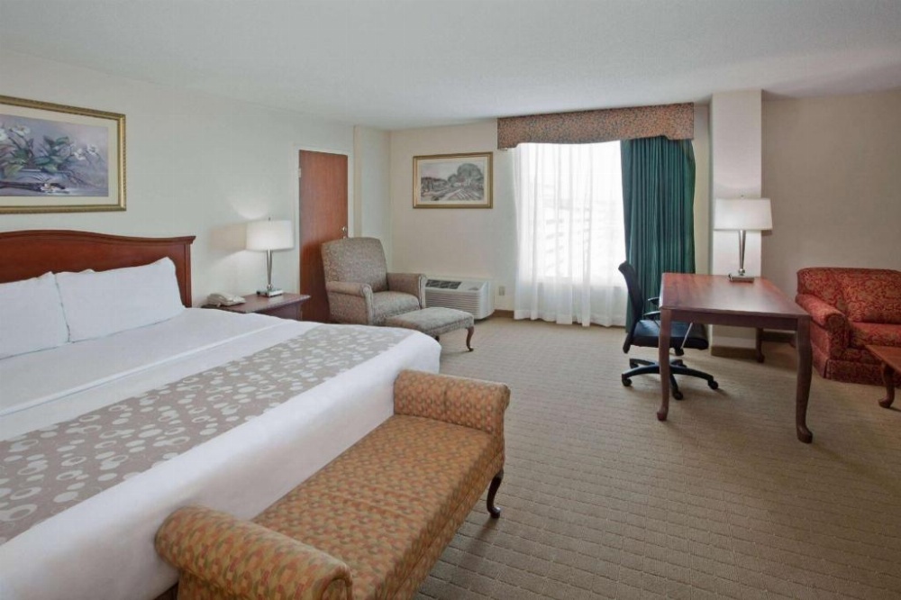 La Quinta Inn & Suites by Wyndham Downtown Conference Center Image 10
