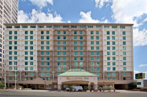 La Quinta Inn & Suites by Wyndham Downtown Conference Center image 22