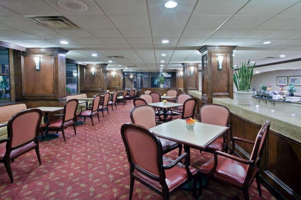 La Quinta Inn & Suites by Wyndham Downtown Conference Center Image 25