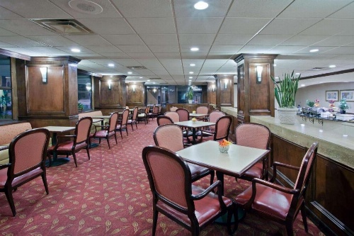 La Quinta Inn & Suites by Wyndham Downtown Conference Center image 25