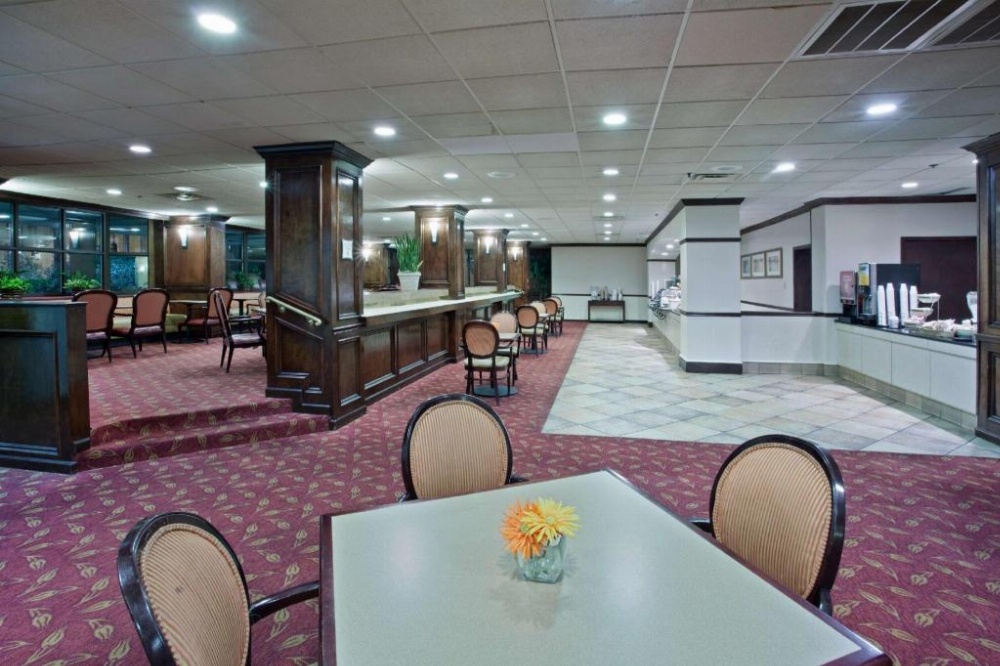 La Quinta Inn & Suites by Wyndham Downtown Conference Center Image 26