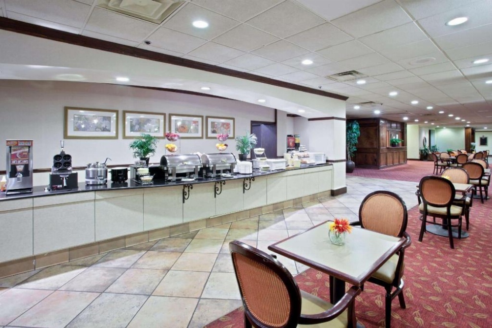 La Quinta Inn & Suites by Wyndham Downtown Conference Center Image 28